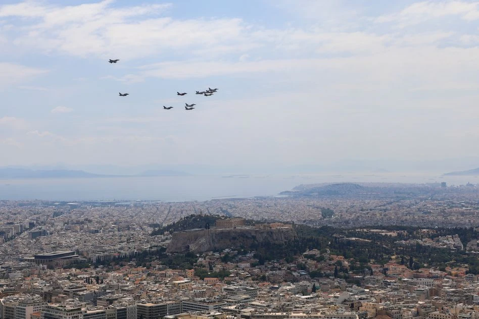 Η Tiger Meet πάνω από την Ακρόπολη (βίντεο)